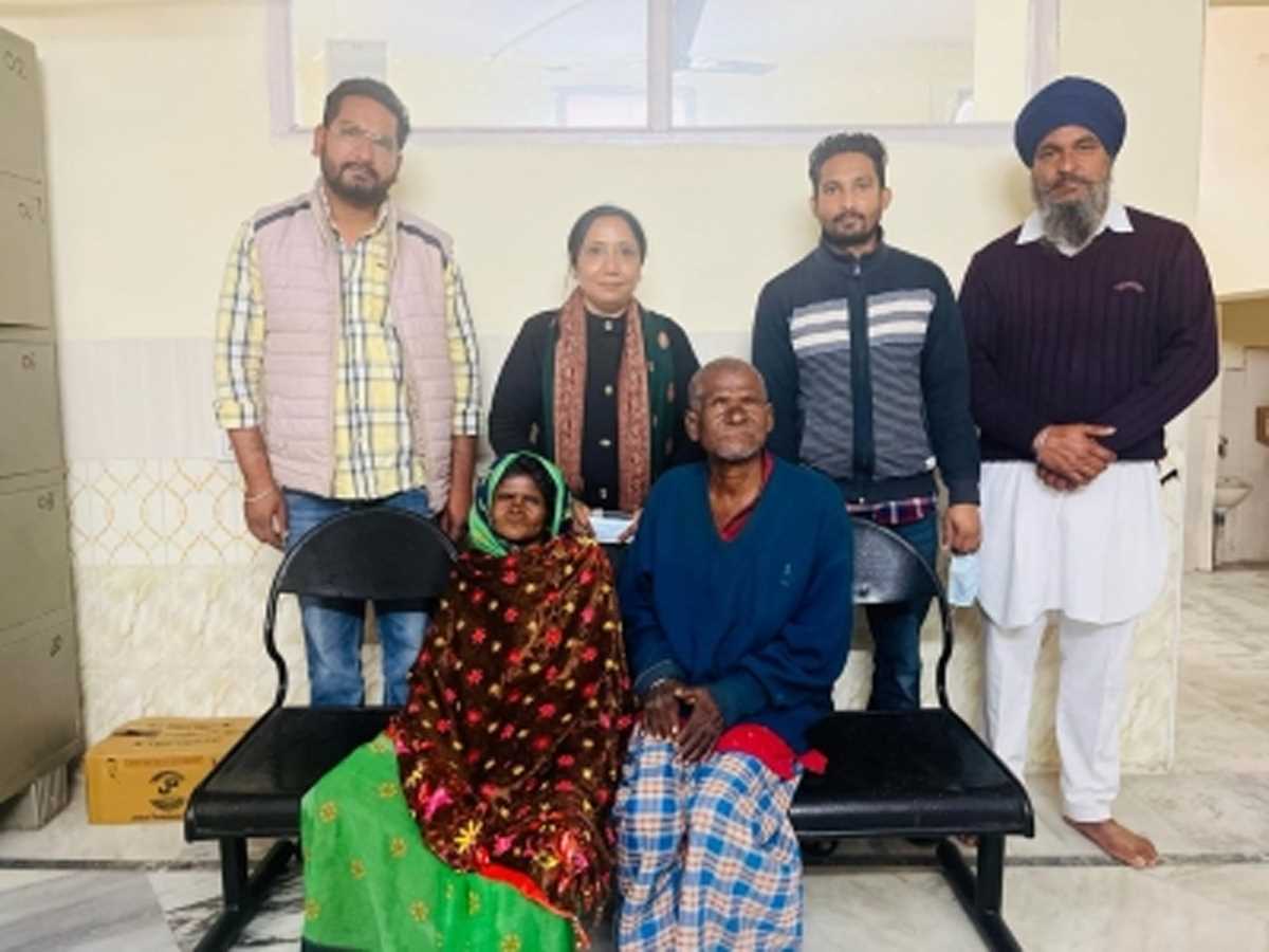 पंजाब की मंत्री ने गरीब दंपति की आंखों की रोशनी लौटाने का सफल ऑपरेशन किया पंजाब की मंत्री ने गरीब दंपति की आंखों की रोशनी लौटाने का सफल ऑपरेशन किया